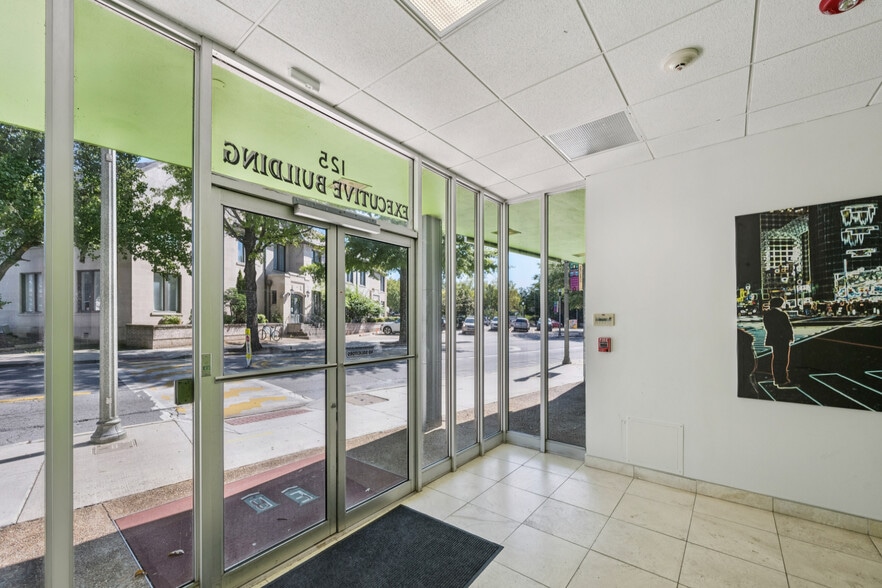 More Photos Of 125 E Trinity Pl, Decatur Office For Sale