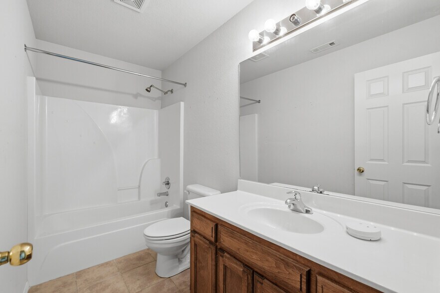 More Photos Of 3403 SW Deerfield Blvd, Bentonville Multifamily For Sale