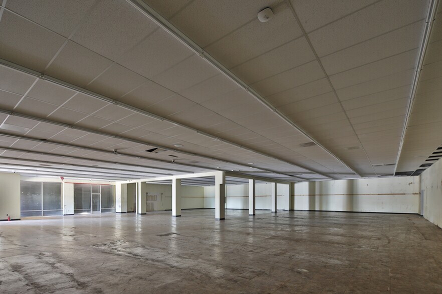 More Photos Of 7300 S Western Ave, Los Angeles Freestanding For Sale