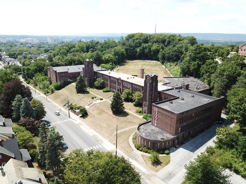 More Photos Of 2200 Market St, Harrisburg Schools For Sale
