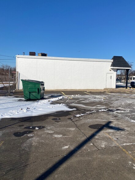 Primary Photo Of 1115 Veterans Hwy, Bristol General Retail For Sale