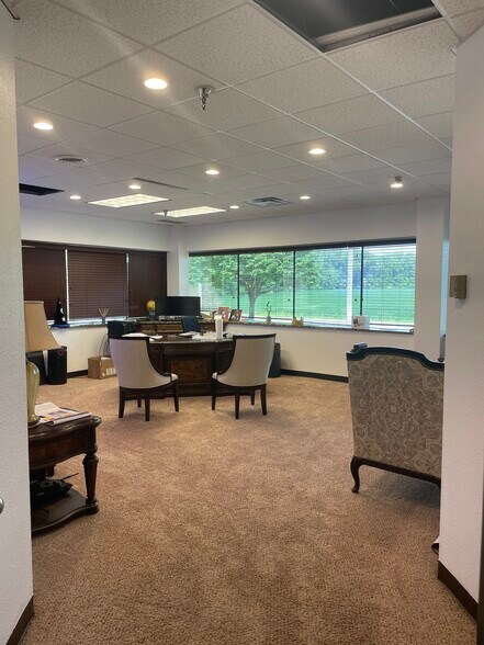 More Photos Of 12181 Prichard Farm Rd, Maryland Heights Office For Sale