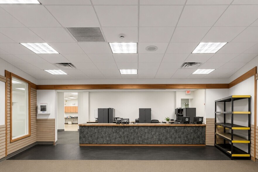 More Photos Of 300 Ferry Blvd, Stratford Freestanding For Lease
