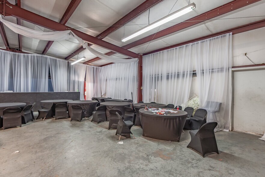 More Photos Of 600 Market, Bolivar Self Storage For Sale