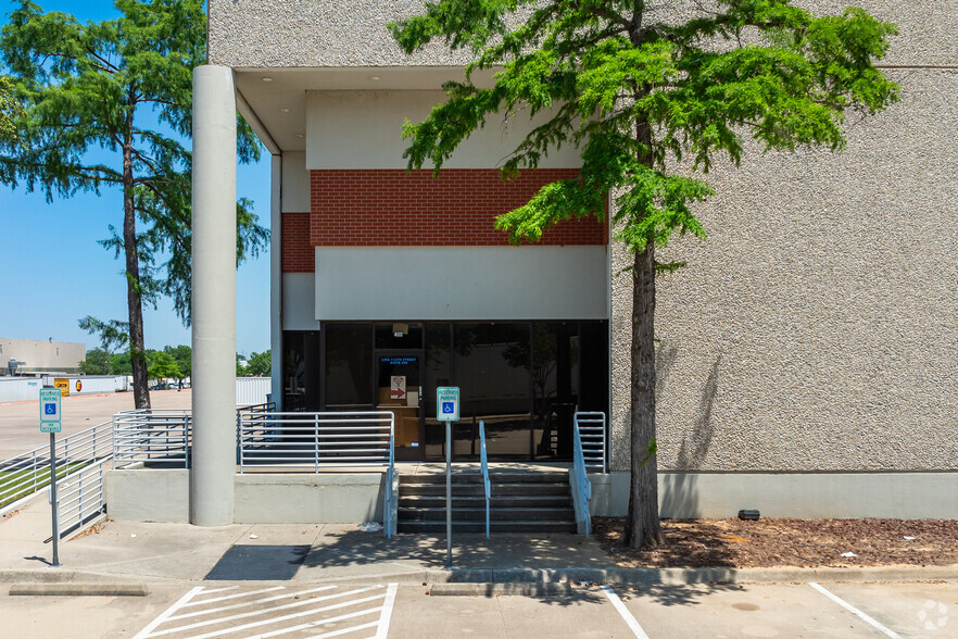 Primary Photo Of 2700 112th St, Grand Prairie Warehouse For Lease