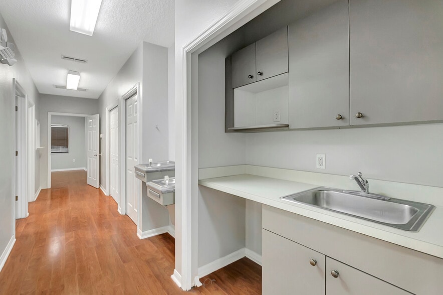 More Photos Of 28953 Wesley Chapel Blvd, Wesley Chapel Office For Lease