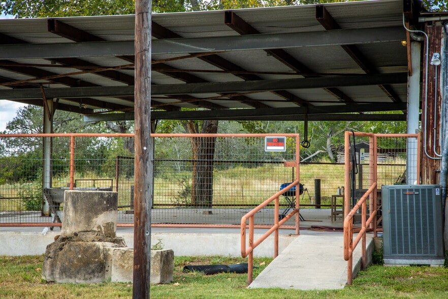 More Photos Of 14395 E Hwy 90A, Gonzales Restaurant For Sale