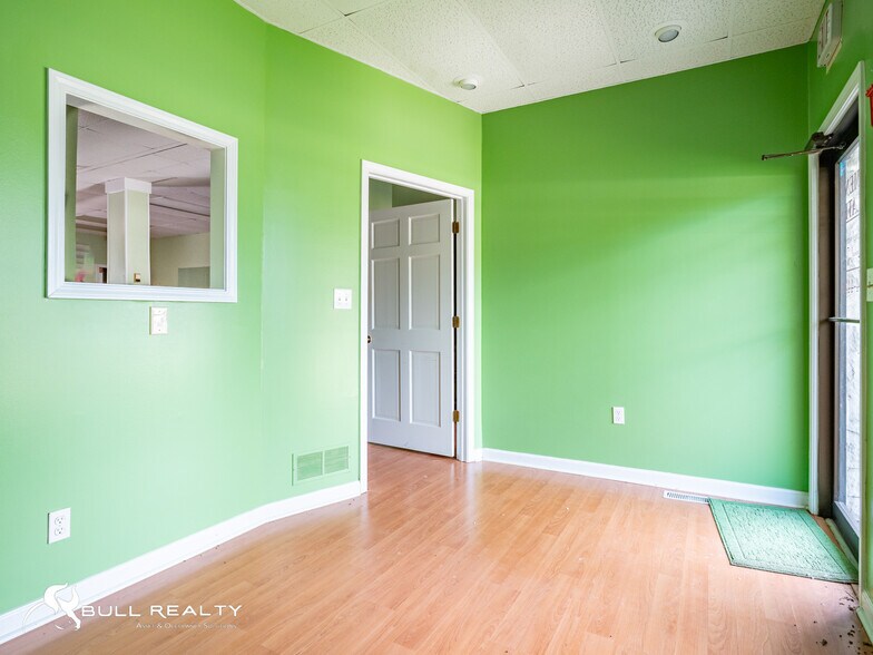 More Photos Of 98-128 N Park Dr, Fayetteville Medical For Lease