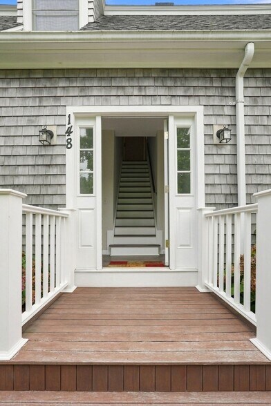 More Photos Of 148 Katama Rd, Edgartown Flex For Sale