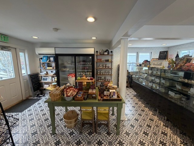 More Photos Of 279 Water St, Warren Storefront Retail Office For Lease