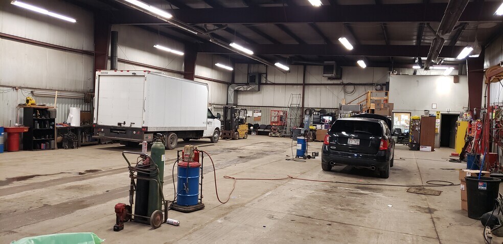 More Photos Of 1715 Dixie Rd, Neenah Industrial For Lease