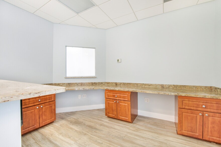 More Photos Of 135 San Lorenzo Ave, Coral Gables Office For Sale