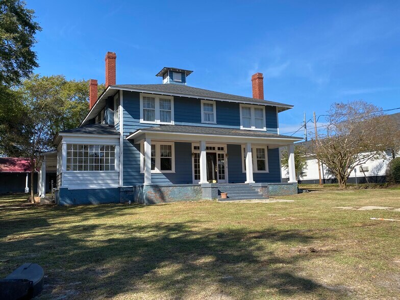 More Photos Of 421 N Lake Dr, Lexington Lodge Meeting Hall For Sale