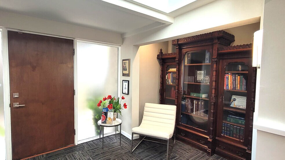 More Photos Of 302 3rd St, Neptune Beach Unknown For Lease