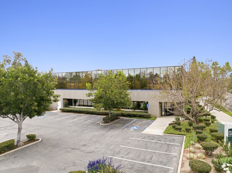 More Photos Of 1340-1380 Flynn Rd, Camarillo Research And Development For Sale