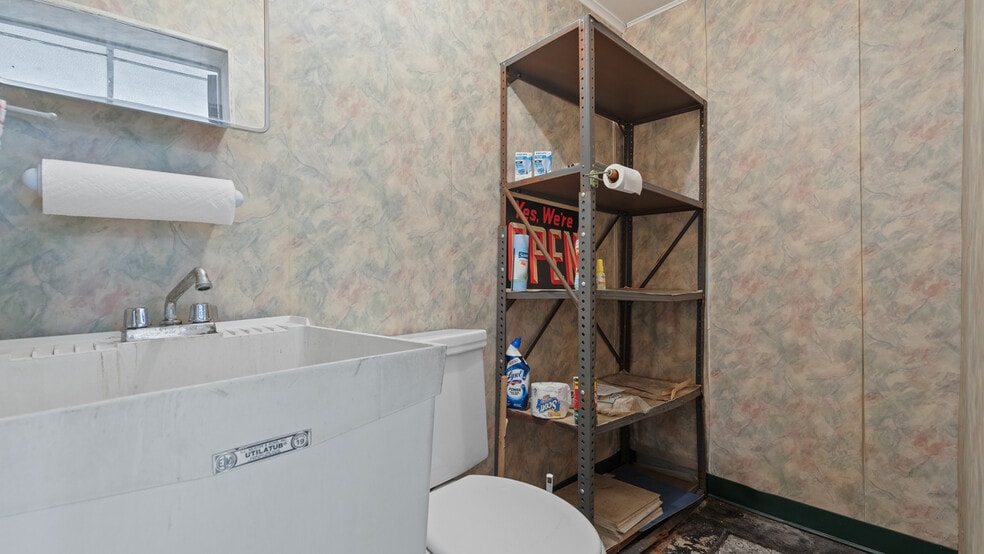 More Photos Of 1201 Oakridge Rd, Mc Donald Industrial For Sale