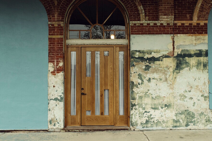 More Photos Of 75 Main St, Maxwell Warehouse For Lease