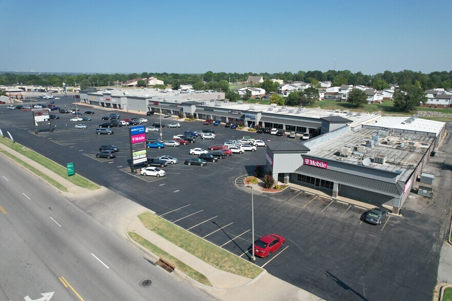 More Photos Of 11307 Garnett Rd, Tulsa Unknown For Lease