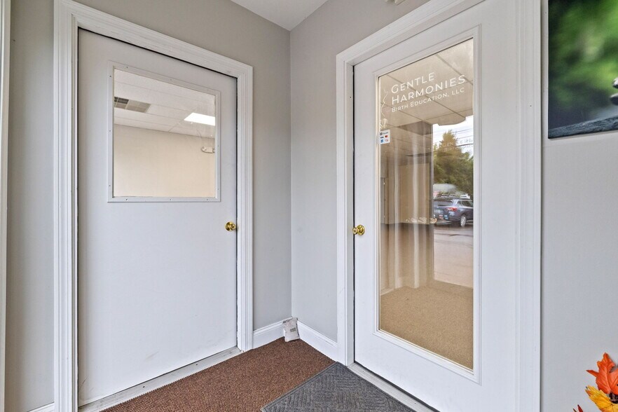 More Photos Of 323 Gonic Rd, Rochester Storefront Retail Office For Lease