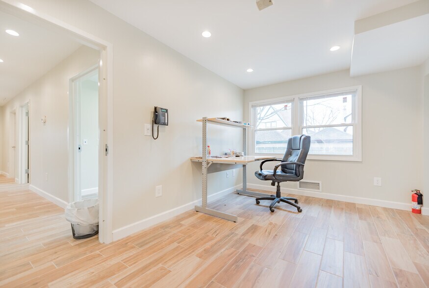 More Photos Of 2276 S Merrick Ave, Merrick Medical For Lease