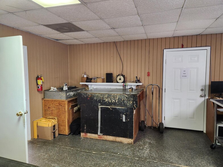 More Photos Of 182 Saluda St, Chester Freestanding For Sale