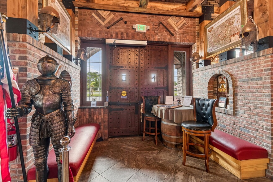 More Photos Of 3007 Commercial Way, Spring Hill Restaurant For Sale