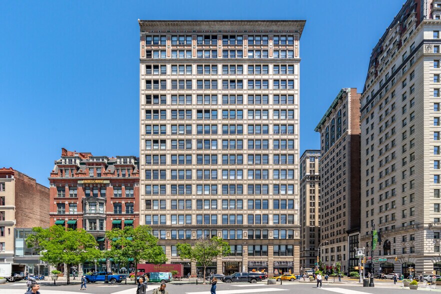 More Photos Of 200 Park Ave S, New York Office For Lease