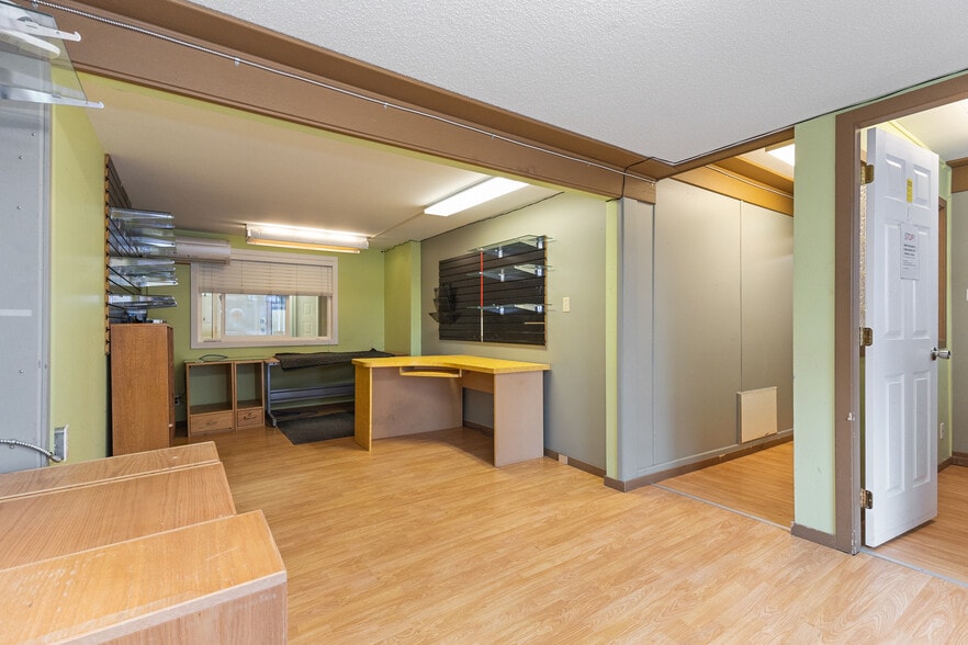 More Photos Of 2253-2265B W Railway St, Abbotsford Warehouse For Lease