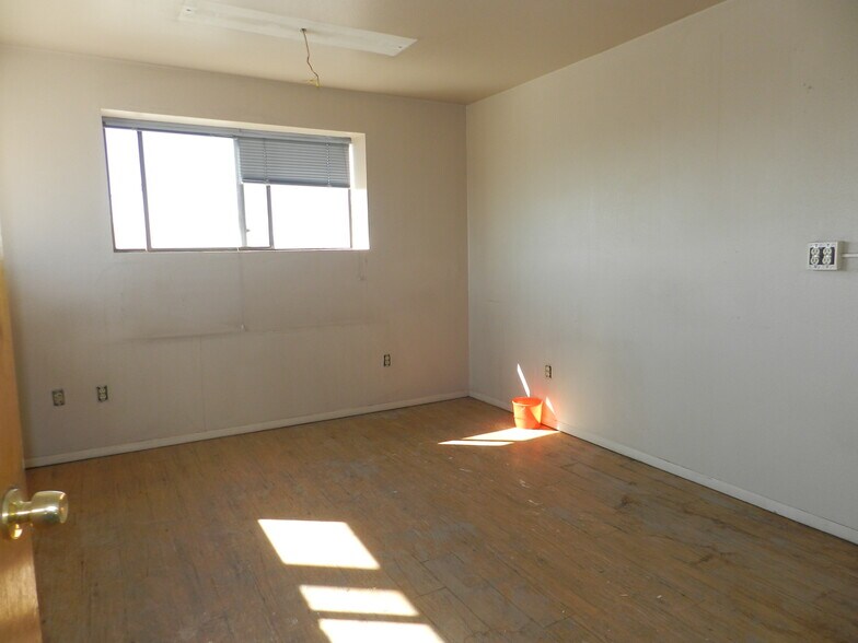 More Photos Of 320 Industrial Ave, Olathe Industrial For Sale