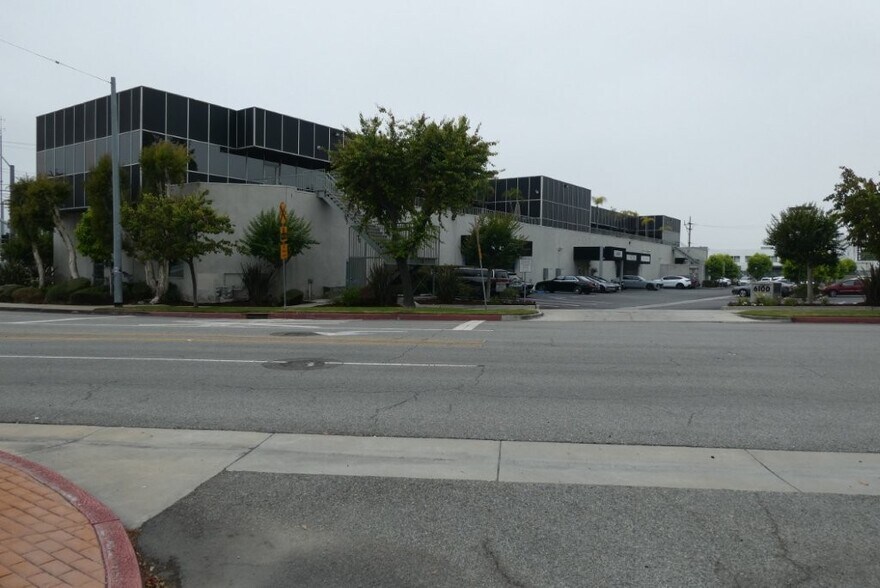 More Photos Of 6100-6120 San Fernando Rd, Glendale Office For Sale