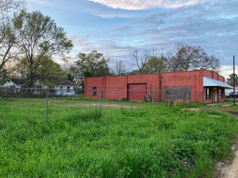 More Photos Of 302 S Louise St, Atlanta Light Manufacturing For Sale