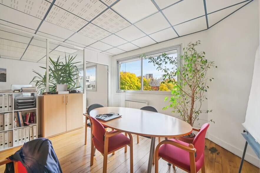 More Photos Of 20 Rue Marx Dormoy, Paris Office For Sale