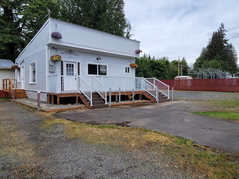 More Photos Of 311 NW Kerron Ave, Winlock Office Residential For Sale