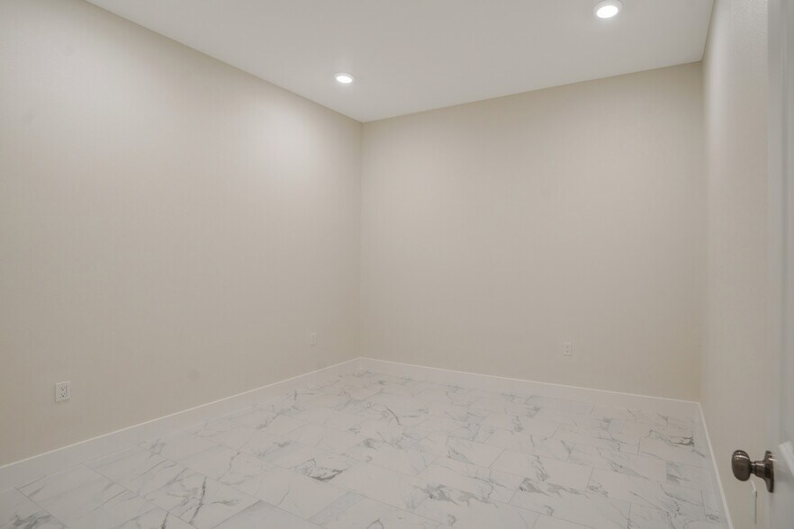 More Photos Of 6730 28th Street Cir E, Sarasota Warehouse For Sale