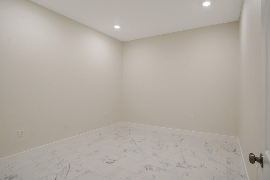 More Photos Of 6730 28th Street Cir E, Sarasota Warehouse For Sale