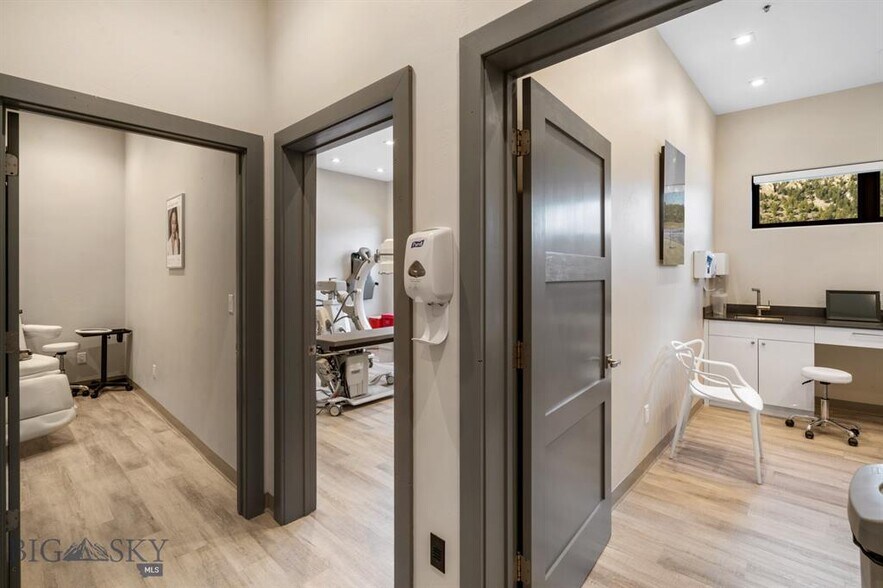 More Photos Of 32 Market Pl, Big Sky Medical For Sale