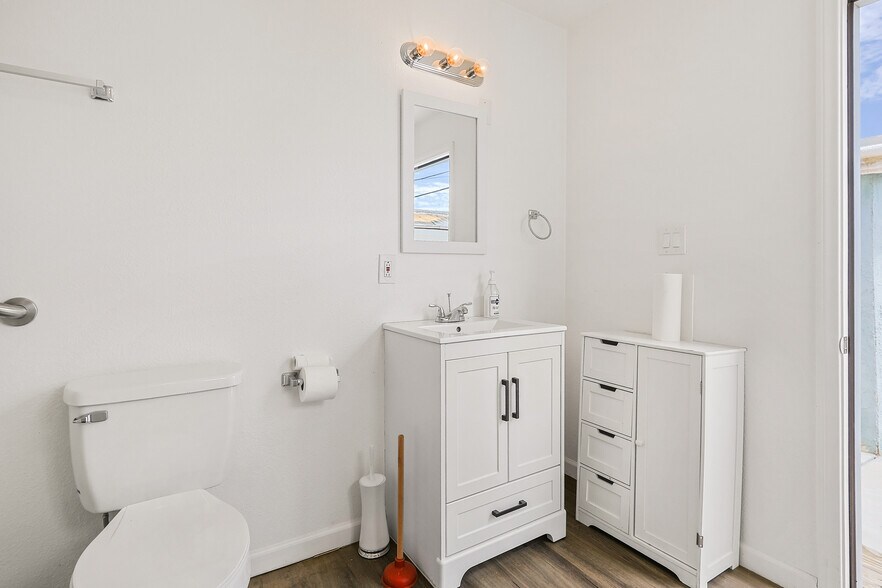 More Photos Of 303 Tin St, Henderson Office Residential For Sale