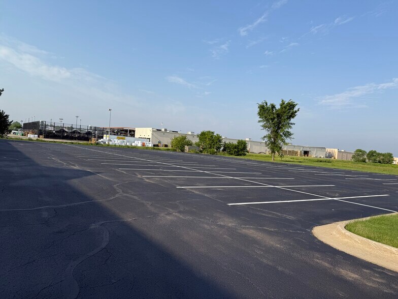 More Photos Of 4055 Steele Dr, Machesney Park Research And Development For Lease