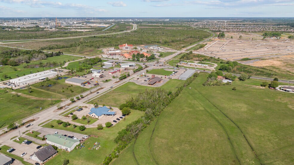 More Photos Of Eagle Dr, Mont Belvieu Land For Sale