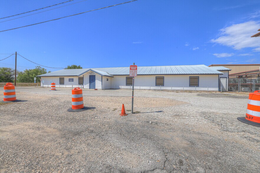 More Photos Of 2918 W Kingsbury St, Seguin Lodge Meeting Hall For Sale