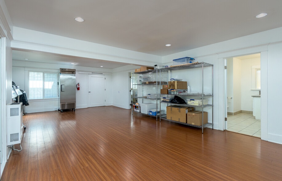 More Photos Of 6409 Regent St, Huntington Park Warehouse For Sale