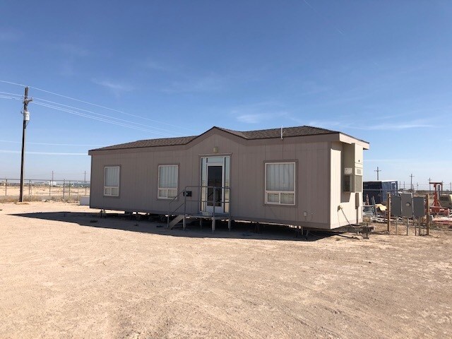 More Photos Of 463 Blackbird Dr, Pecos Industrial For Lease