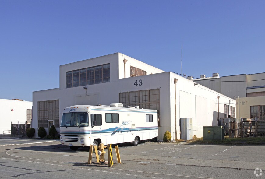 More Photos Of 2440 Monarch St, Alameda Warehouse For Lease