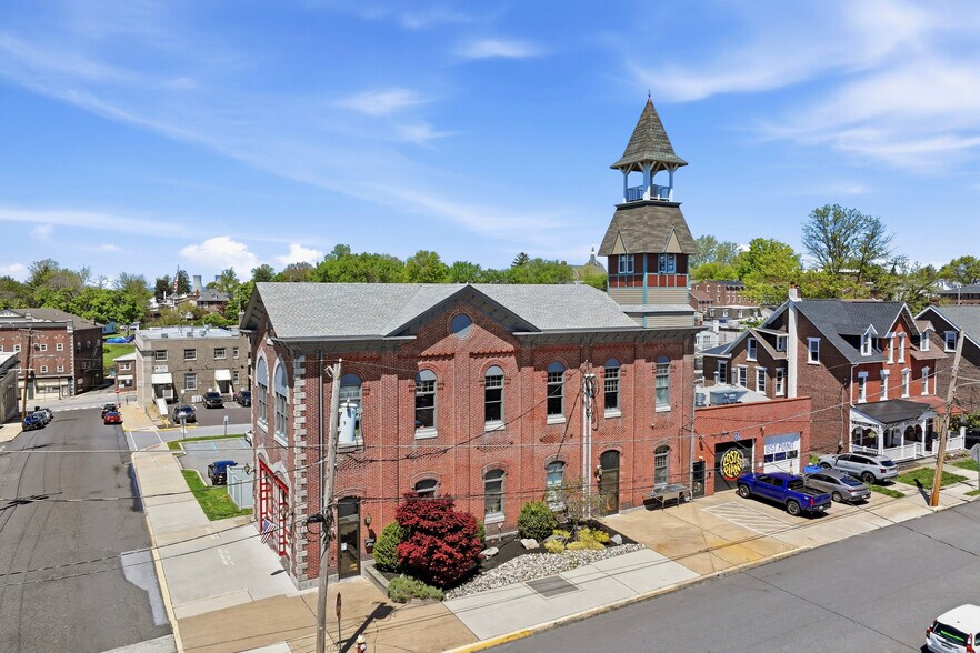 More Photos Of 301 Walnut St, Royersford Restaurant For Lease