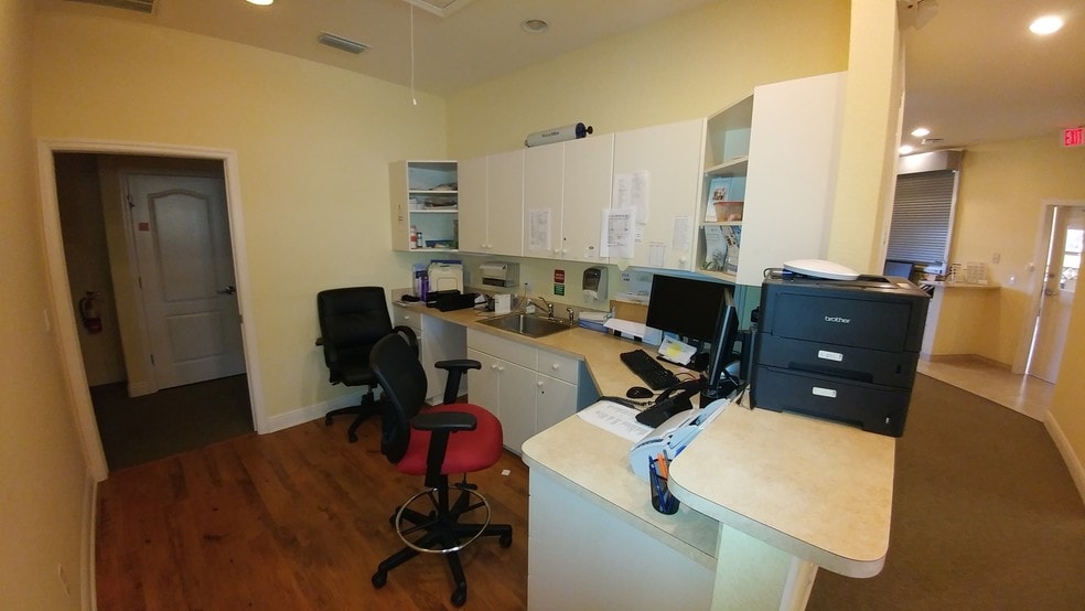 More Photos Of 530 SE 16th Pl, Cape Coral Medical For Lease