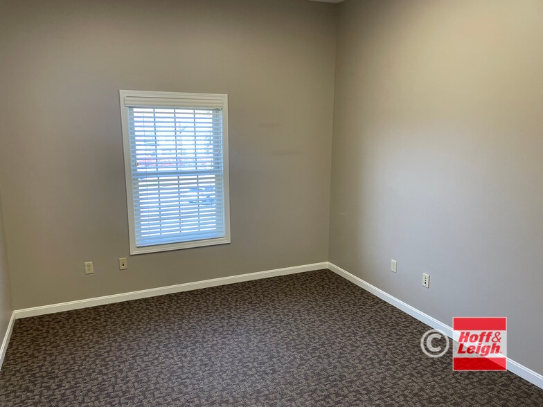 More Photos Of 10 Northwest Ave, Tallmadge Office For Sale