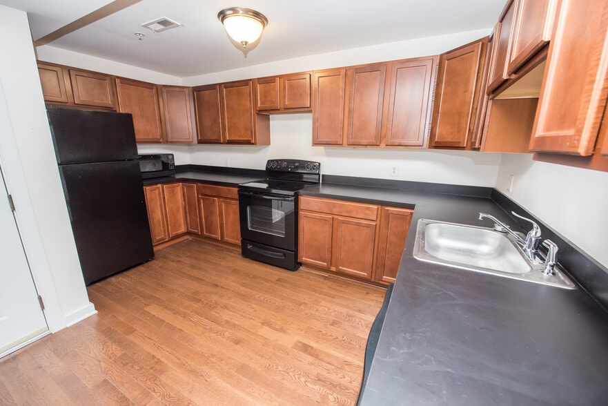 More Photos Of 803-807 Washington Blvd, Baltimore Storefront Retail Residential For Lease