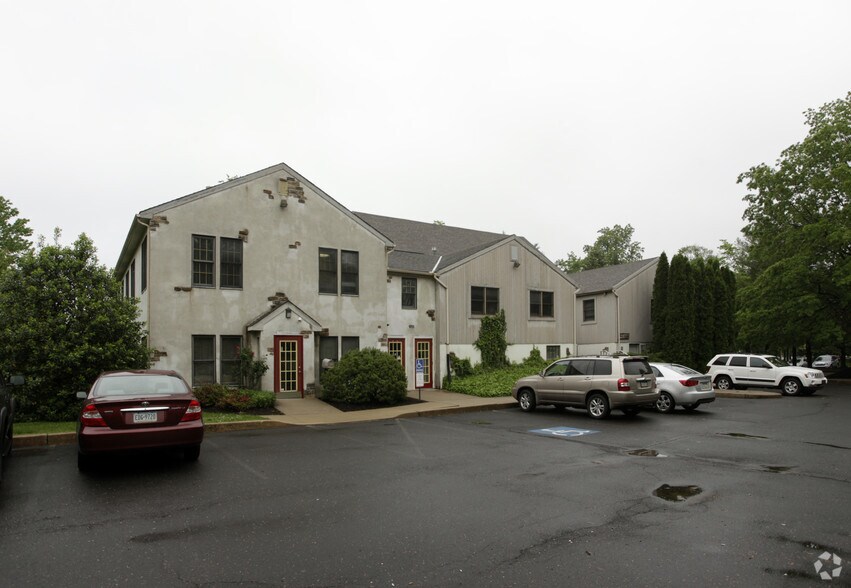 More Photos Of 2 Village Rd, Horsham Township Office For Lease