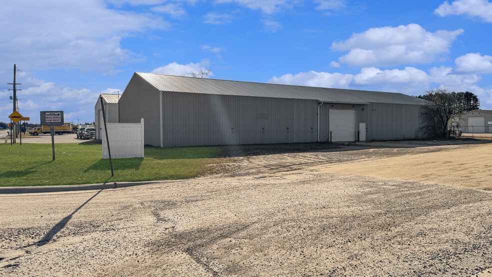 More Photos Of 291 Hanthorn st, Cadillac Distribution For Lease