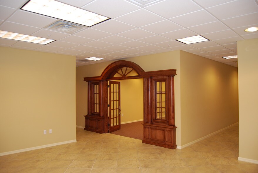 More Photos Of 6821 Palisades Park Ct, Fort Myers Office For Lease